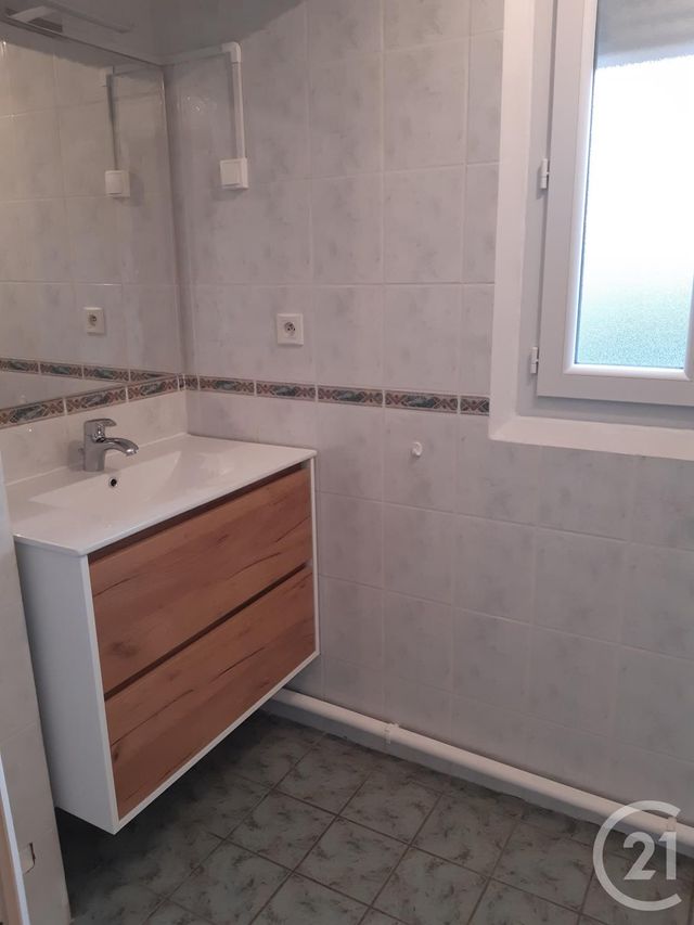 Afficher la photo en grand Appartement F2 à louer - 2 pièces - 51.78 m2 - GUERET - 23 - LIMOUSIN - Century 21 La Fontaine Immobilier