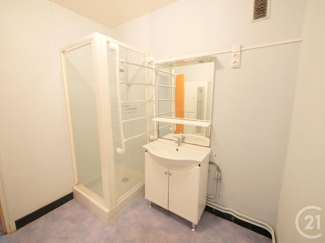 Appartement F2 à louer - 2 pièces - 58.0 m2 - GUERET - 23 - LIMOUSIN - Century 21 La Fontaine Immobilier Appartement F2 à louer - 2 pièces - 58.0 m2 - GUERET - 23 - LIMOUSIN - Century 21 La Fontaine Immobilier