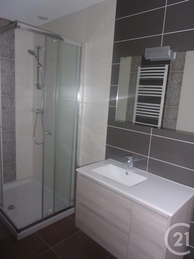 Appartement F2 à louer - 2 pièces - 51.6 m2 - GUERET - 23 - LIMOUSIN - Century 21 La Fontaine Immobilier Appartement F2 à louer - 2 pièces - 51.6 m2 - GUERET - 23 - LIMOUSIN - Century 21 La Fontaine Immobilier
