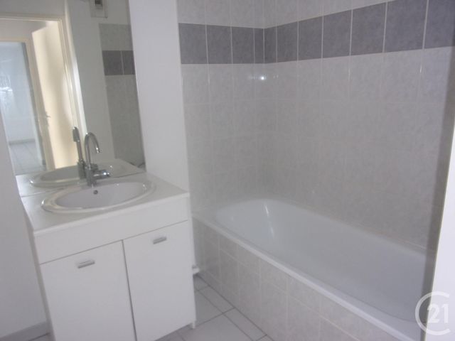 Appartement F2 à louer - 2 pièces - 50.0 m2 - GUERET - 23 - LIMOUSIN - Century 21 La Fontaine Immobilier Appartement F2 à louer - 2 pièces - 50.0 m2 - GUERET - 23 - LIMOUSIN - Century 21 La Fontaine Immobilier