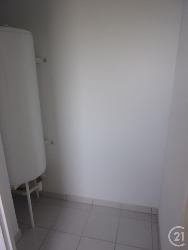 Appartement F2 à louer - 2 pièces - 50.0 m2 - GUERET - 23 - LIMOUSIN - Century 21 La Fontaine Immobilier Appartement F2 à louer - 2 pièces - 50.0 m2 - GUERET - 23 - LIMOUSIN - Century 21 La Fontaine Immobilier