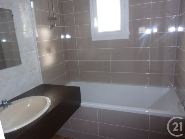 maison à louer - 5 pièces - 104.0 m2 - ST VICTOR EN MARCHE - 23 - LIMOUSIN - Century 21 La Fontaine Immobilier maison à louer - 5 pièces - 104.0 m2 - ST VICTOR EN MARCHE - 23 - LIMOUSIN - Century 21 La Fontaine Immobilier