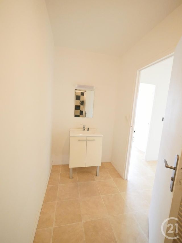 Appartement F3 à louer - 3 pièces - 90.0 m2 - BUSSIERE DUNOISE - 23 - LIMOUSIN - Century 21 La Fontaine Immobilier Appartement F3 à louer - 3 pièces - 90.0 m2 - BUSSIERE DUNOISE - 23 - LIMOUSIN - Century 21 La Fontaine Immobilier