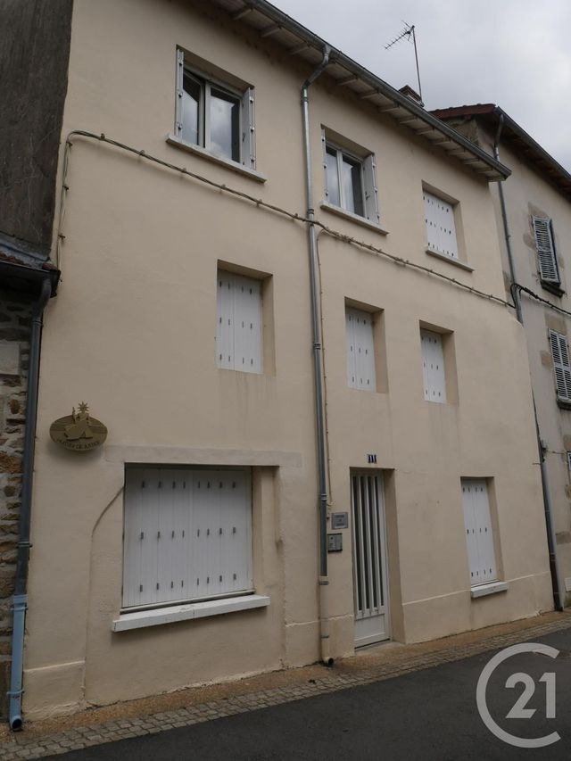 Afficher la photo en grand Studio à louer - 1 pièce - 22.0 m2 - BOURGANEUF - 23 - LIMOUSIN - Century 21 La Fontaine Immobilier