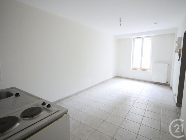 Afficher la photo en grand Studio à louer - 1 pièce - 22.0 m2 - BOURGANEUF - 23 - LIMOUSIN - Century 21 La Fontaine Immobilier