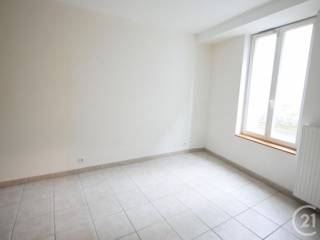 Afficher la photo en grand Studio à louer - 1 pièce - 22.0 m2 - BOURGANEUF - 23 - LIMOUSIN - Century 21 La Fontaine Immobilier