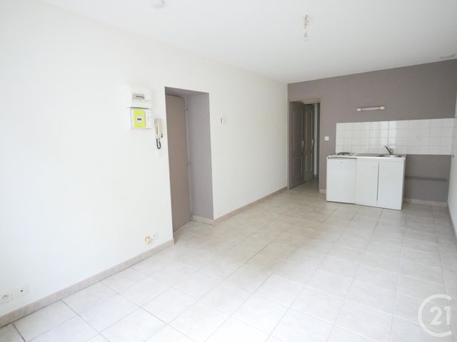 Afficher la photo en grand Studio à louer - 1 pièce - 22.0 m2 - BOURGANEUF - 23 - LIMOUSIN - Century 21 La Fontaine Immobilier