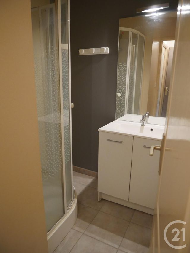 Afficher la photo en grand Studio à louer - 1 pièce - 22.0 m2 - BOURGANEUF - 23 - LIMOUSIN - Century 21 La Fontaine Immobilier