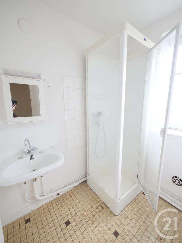 Afficher la photo en grand Appartement F3 à louer - 3 pièces - 72.1 m2 - GUERET - 23 - LIMOUSIN - Century 21 La Fontaine Immobilier