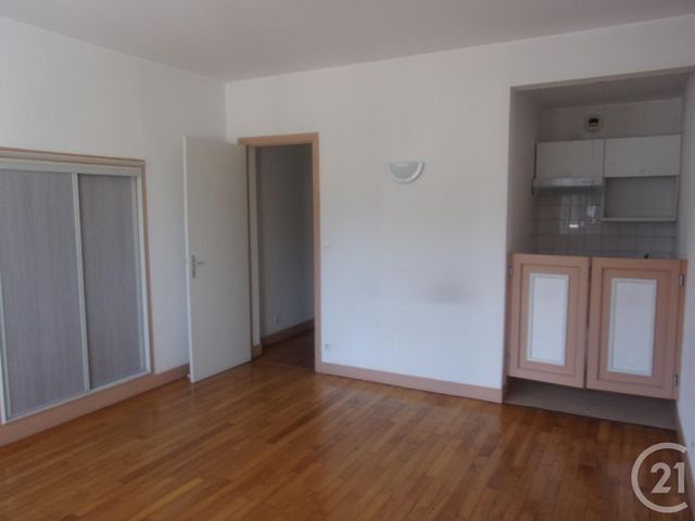 Afficher la photo en grand Studio à louer - 1 pièce - 25.0 m2 - GUERET - 23 - LIMOUSIN - Century 21 La Fontaine Immobilier