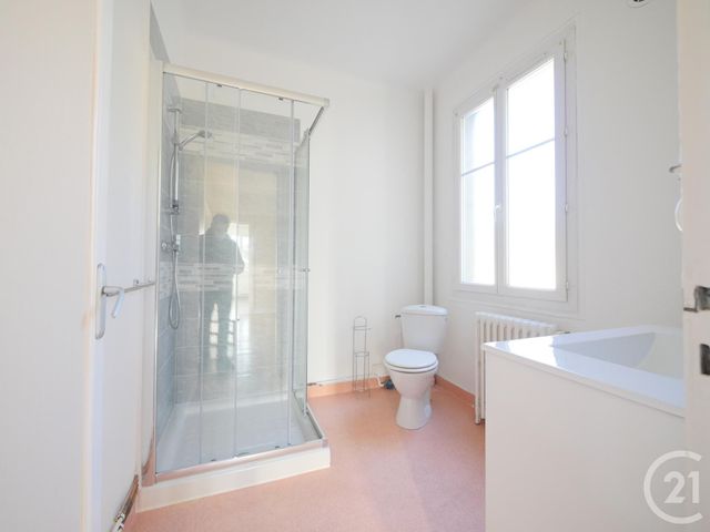 Afficher la photo en grand Appartement F4 à louer - 4 pièces - 89.2 m2 - GUERET - 23 - LIMOUSIN - Century 21 La Fontaine Immobilier