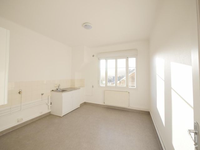 Afficher la photo en grand Appartement F4 à louer - 4 pièces - 89.2 m2 - GUERET - 23 - LIMOUSIN - Century 21 La Fontaine Immobilier