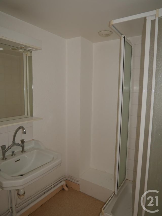 Appartement F2 à louer - 2 pièces - 30.0 m2 - GUERET - 23 - LIMOUSIN - Century 21 La Fontaine Immobilier