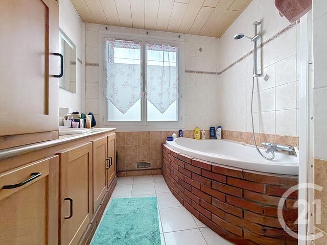 maison à vendre - 4 pièces - 182.8 m2 - GUERET - 23 - LIMOUSIN - Century 21 La Fontaine Immobilier