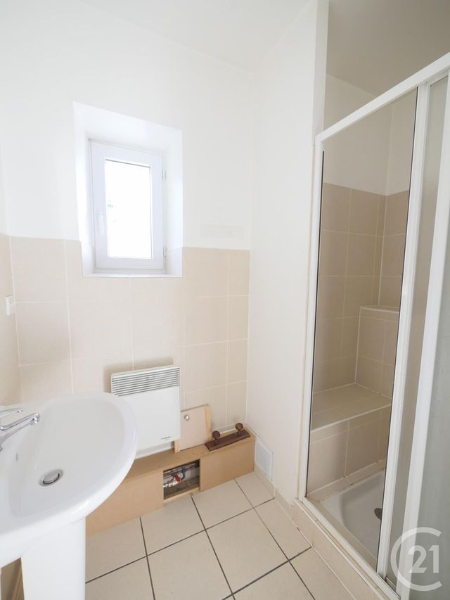 Appartement F3 à louer - 3 pièces - 79.85 m2 - GUERET - 23 - LIMOUSIN - Century 21 La Fontaine Immobilier