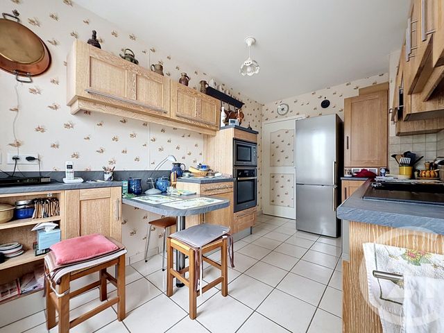 Appartement à vendre - 4 pièces - 91.0 m2 - GUERET - 23 - LIMOUSIN - Century 21 La Fontaine Immobilier