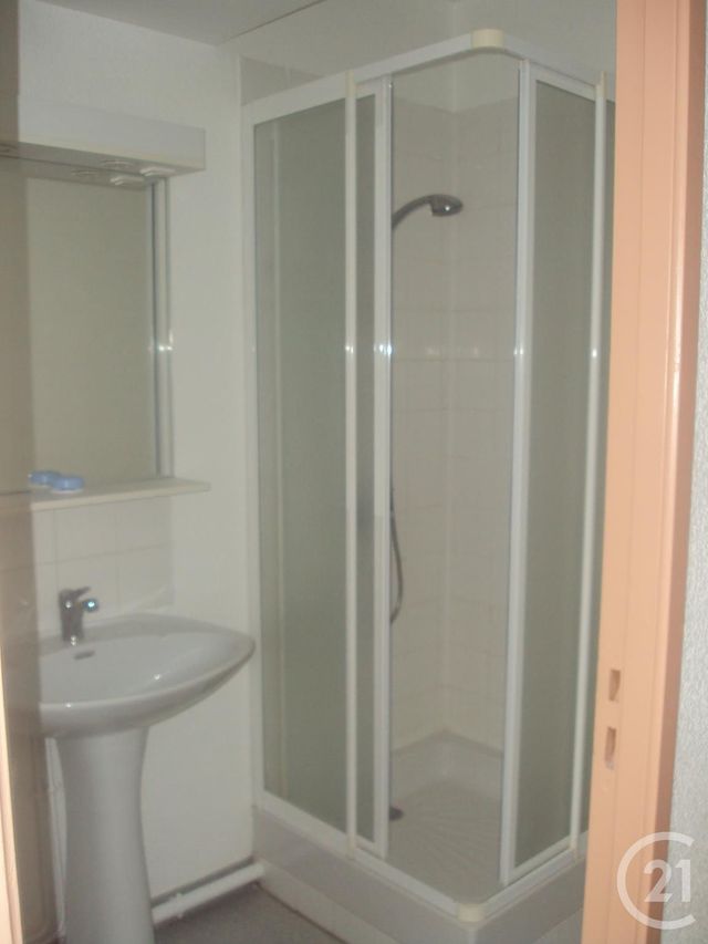 Appartement F1 à louer - 2 pièces - 28.0 m2 - GUERET - 23 - LIMOUSIN - Century 21 La Fontaine Immobilier