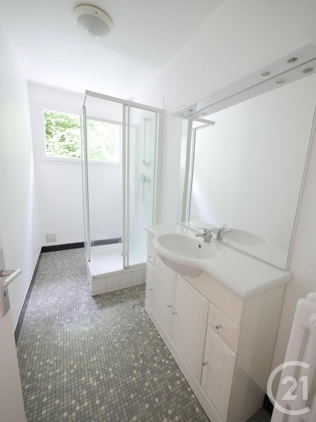 Appartement F3 à louer - 3 pièces - 78.0 m2 - GUERET - 23 - LIMOUSIN - Century 21 La Fontaine Immobilier