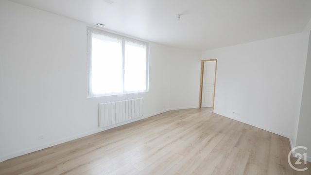 Appartement F3 à louer - 3 pièces - 71.75 m2 - GUERET - 23 - LIMOUSIN - Century 21 La Fontaine Immobilier