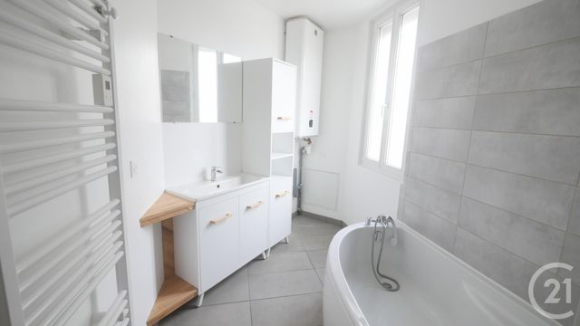 Appartement F3 à louer - 3 pièces - 71.75 m2 - GUERET - 23 - LIMOUSIN - Century 21 La Fontaine Immobilier
