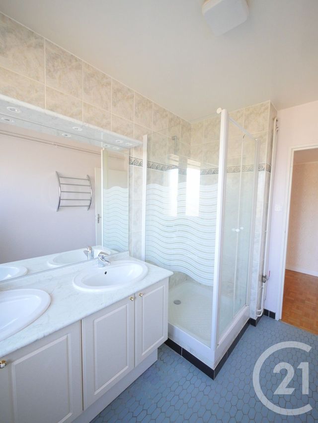 Appartement T4 à louer - 3 pièces - 80.9 m2 - GUERET - 23 - LIMOUSIN - Century 21 La Fontaine Immobilier